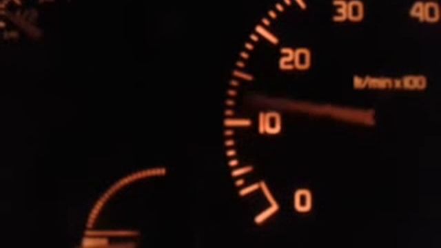 Renault Clio 1,2 8V obroty biegu jałowego смотреть онлайн