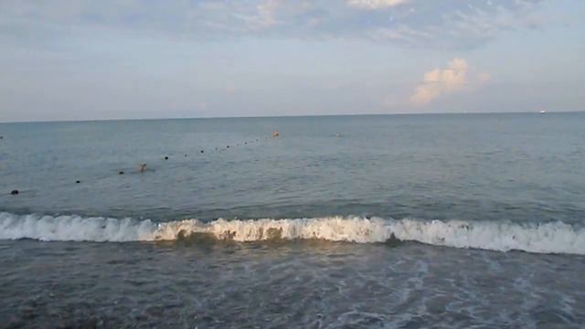 Пляжи Лазаревского ранним утром. Вспомнили о здоровье и на море. Август 2013 смотреть онлайн