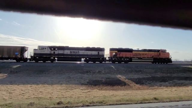 Short Pace of BNSF Grinstein Green SD70MAC 9741 on the Saint Joseph Subdivision | 3-26-2022 смотреть онлайн