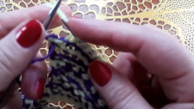 Двухцветные следки на 2 спицах. смотреть онлайн