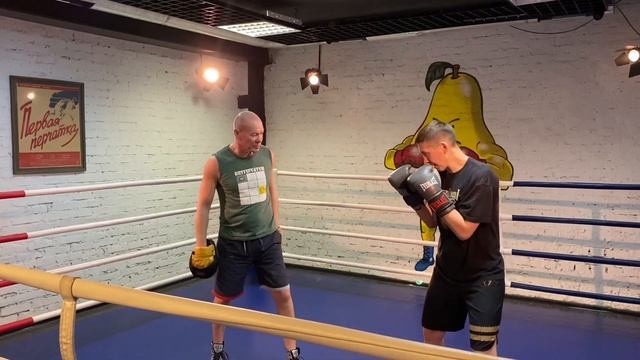 Работа по "этажам "трехударной серией из прямых ударов. смотреть онлайн