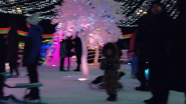 Новогодние праздники.mp4 смотреть онлайн