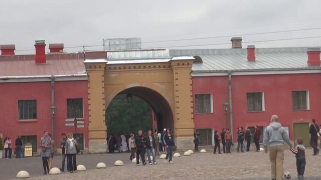 Петропавловская крепость. Главная площадь. смотреть онлайн