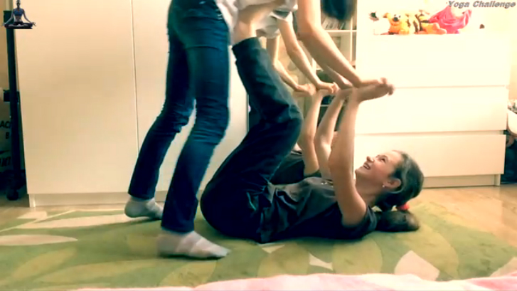 Девушки гимнастки. Гимнастические фигуры. ✰❀✰ смотреть онлайн