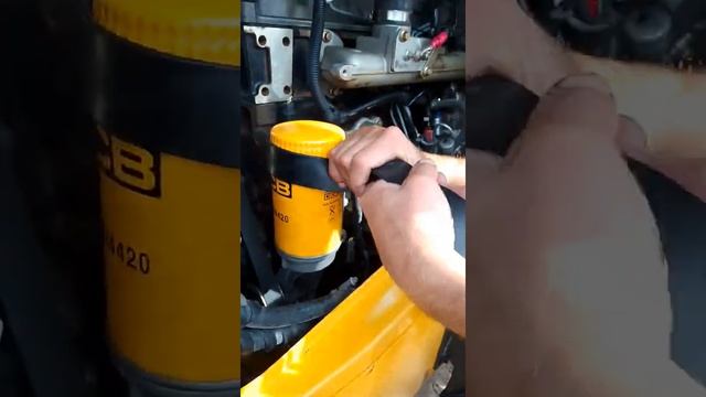 как открутить фильтр своим РЕМНЕМ. JCB смотреть онлайн