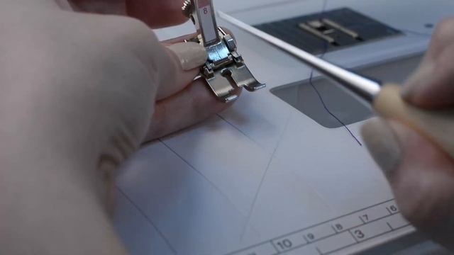 Обзор швейной машины Bernina 380 Часть 1 смотреть онлайн