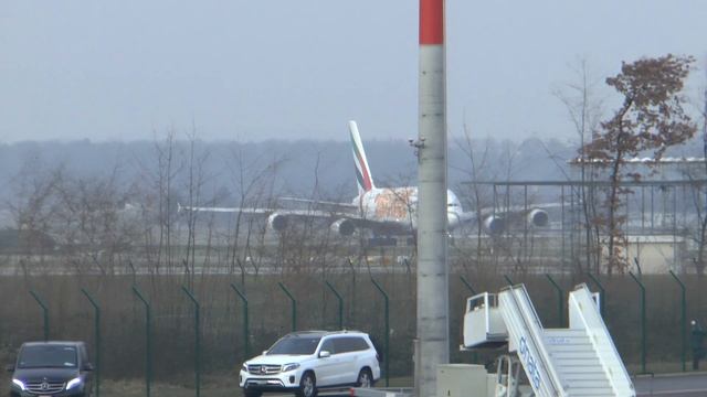 Emirates EXPO 2020 Airbus A380 takeoff at Zurich Airport смотреть онлайн