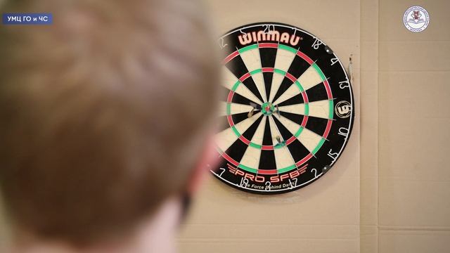 В спортивном зале столичного Учебного центра ГО и ЧС прошли соревнования по дартс смотреть онлайн