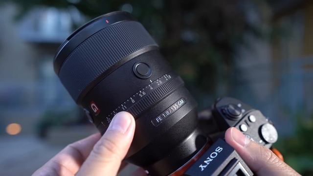 Sony's BOKEH-EST Lens?! ? смотреть онлайн