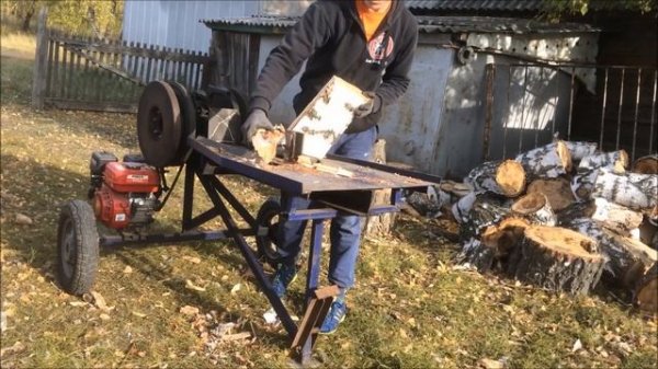 Самодельный реечный дровокол. Колем березу.