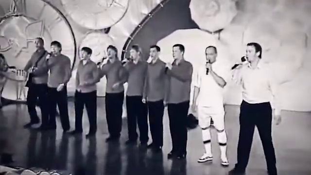 А сверху свет - спасу нет, а тут одно - тоже дно...пора всплывать. Мне бы вверх!