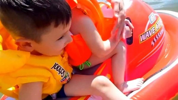 Unboxing and Assembling Water Scooter / Timi Tim Ride on new inflatable launch