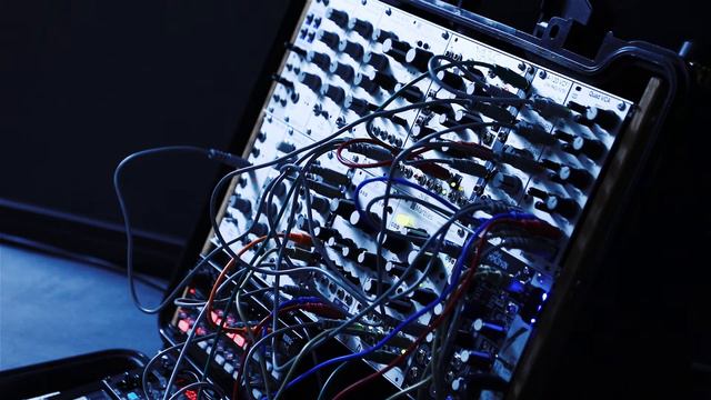Modular in the moonlight // Eurorack Ambient // Rings Plaits Marbles MATHS Volca FM SQ-1 смотреть онлайн