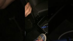 Как снять подлокотник на Нива Шевроле.