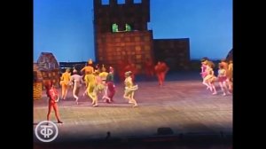 Номер "танец Синьора Помидора и полицейских" из балета "Чипполино"