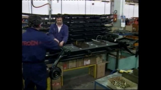 ASÍ SE FABRICABA EL CITROËN 2 CV. AUTO AL DÍA RETRO. (14.6.2008) смотреть онлайн