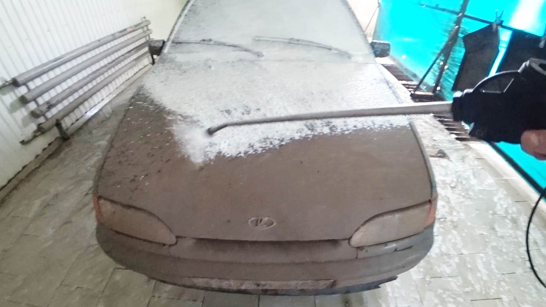 ПОМЫЛ ОЧЕНЬ ГРЯЗНУЮ МАШИНУ НА МОЙКЕ САМООБСЛУЖИВАНИЯ! смотреть онлайн