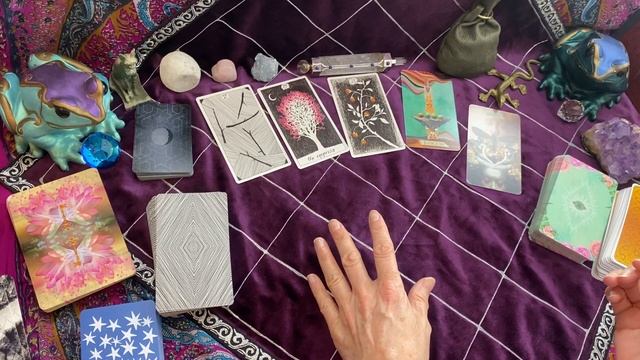 MicheleAnn Tarot Reading with The Wild Unknown The Muse and Oracle of The Fairies смотреть онлайн
