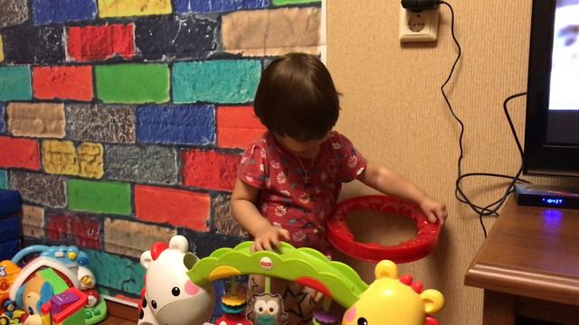 Дарина Лайт танцует под музыку Леди Баг из детских игрушек смотреть онлайн