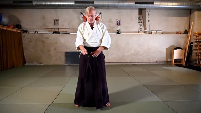 How To: Put The Hakama (袴) On - Aikido Virtual Dojo