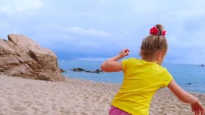 Настя и её обычный день с куклой