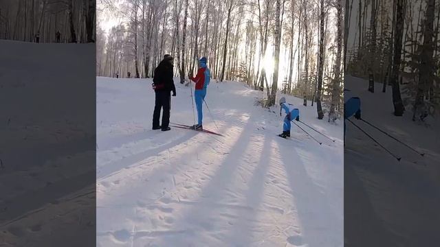 В городе Богданович открытие сезона.Лыжники. смотреть онлайн