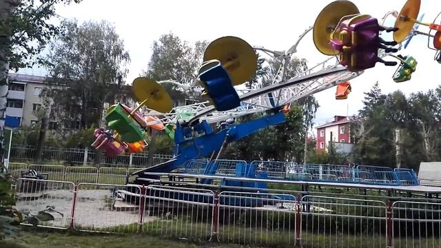 Аттракцион Орбита в парке Пушкина смотреть онлайн