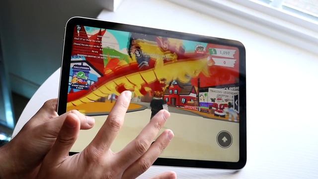 Roblox On iPad 10th Generation! смотреть онлайн