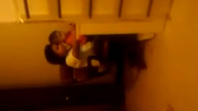 3yr old watches scary maze game смотреть онлайн