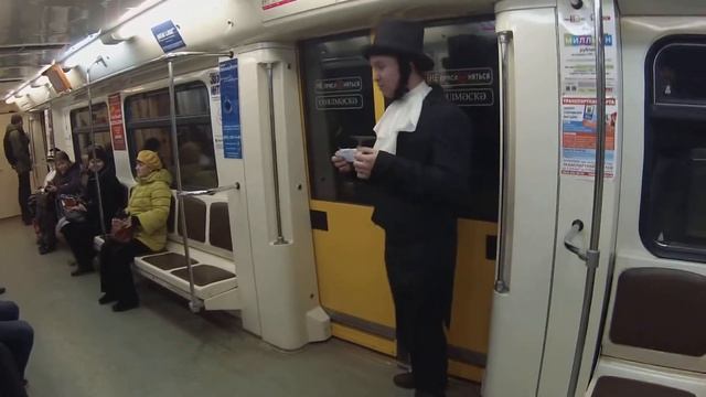 Пушкин читает стихи в метро Казани - часть 1 смотреть онлайн
