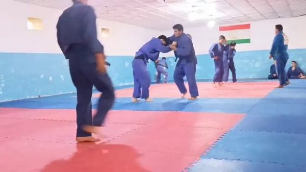 шогирдхои Дадахон Курбоналиев