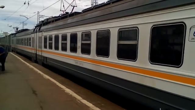 Станция Нахабино отправляется электропоезд ЭД4М смотреть онлайн