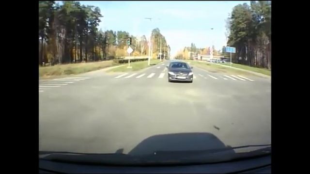 Фура чуть не снесла кабину. Снежинск 9 октября 2012. смотреть онлайн