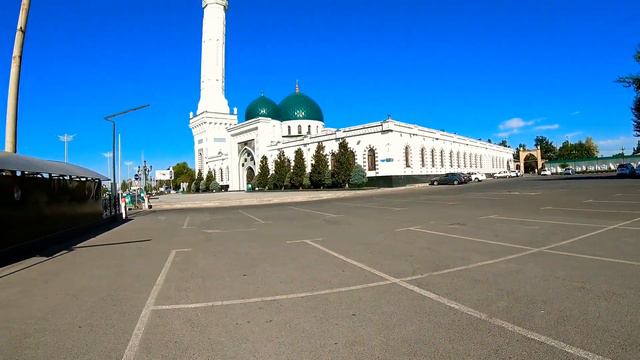 Мечеть Кукча ул Маннон Уйгура и Торговый Центры. смотреть онлайн