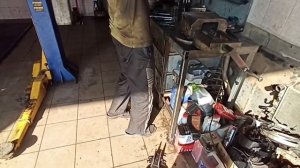 Рено мастер 3. Замена передней стойки.