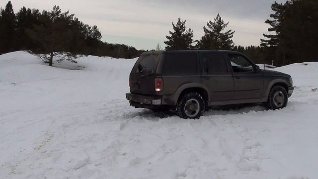 Ford Explorer 2 в снегу смотреть онлайн
