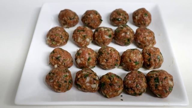 קציצות בשר ברוטב עגבניות עם חציל וזוקיני смотреть онлайн