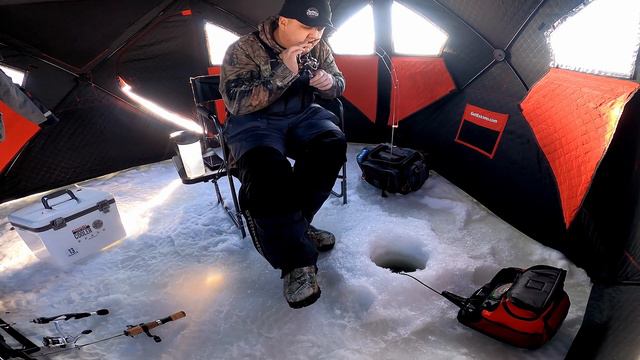 Ice Fishing SLAB CRAPPIES on Lake Minnetonka! смотреть онлайн