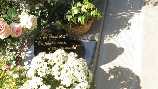Frédérique BEL a fait graver un Coeur en Marbre ? sur la tombe de Gaspard ULLIEL, le 9 Mai 2022 смотреть онлайн