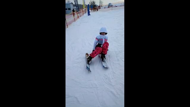 Горные лыжи. Урок первый. Учимся падать и подниматься. смотреть онлайн