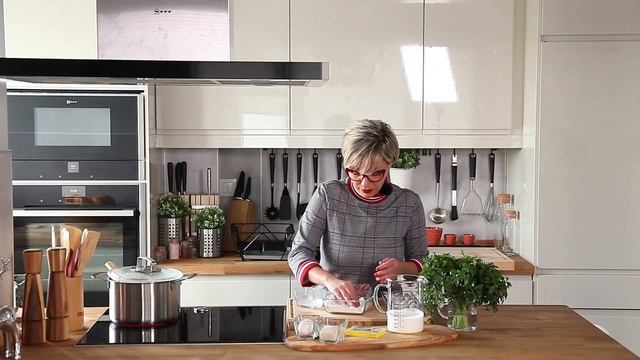 Супа топчета с фиде и застройка - класическа рецепта (Вкъщи със Сандра еп.10)