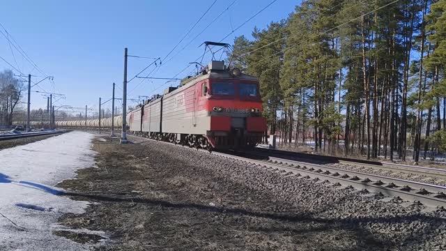 Электровоз ВЛ11-388 с наливным поездом смотреть онлайн