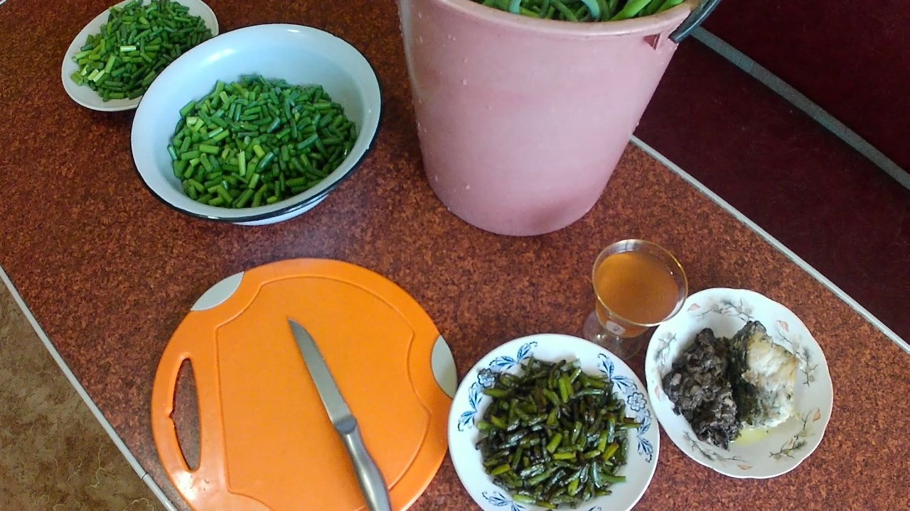 Стрелки чеснока. Рецепт приготовления стрелок. Заготовка чесночных стрелок на зиму смотреть онлайн