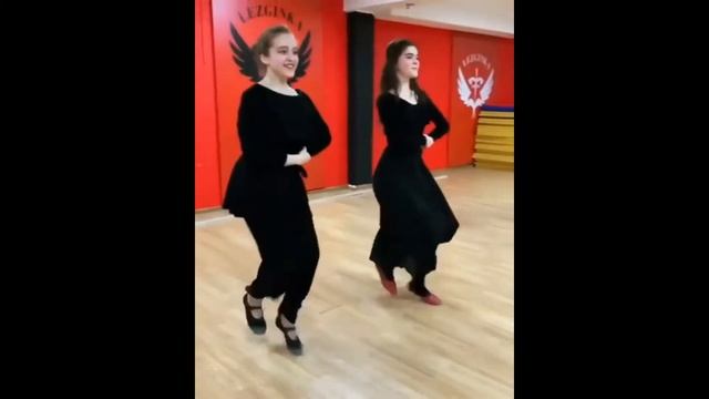 Dance Monkey vs Despacito смотреть онлайн