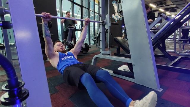 Австралийские подтягивания прямым хватом. - Как научиться подтягиваться. смотреть онлайн