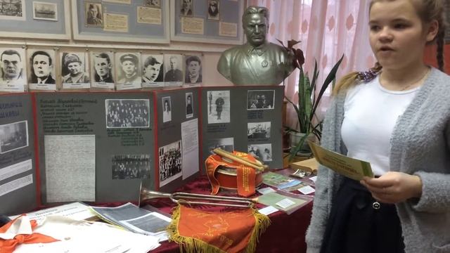 школа №116, выставка "Учитель! Перед именем твоим позволь смиренно преклонить колени...". смотреть онлайн