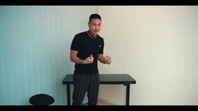 Andie Chen SIRIO Electric Standing Desk Review смотреть онлайн