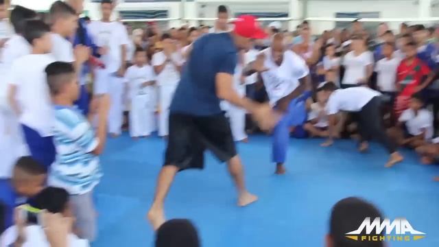 Jose Aldo Plays Capoeira in Rio de Janeiro смотреть онлайн