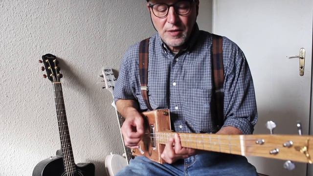 NO WOMAN NO CRY (Bob Marley) auf der Cigarbox Gitarre смотреть онлайн
