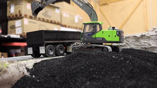 Test of the VOLVO EC160E - Prototyp in Action смотреть онлайн